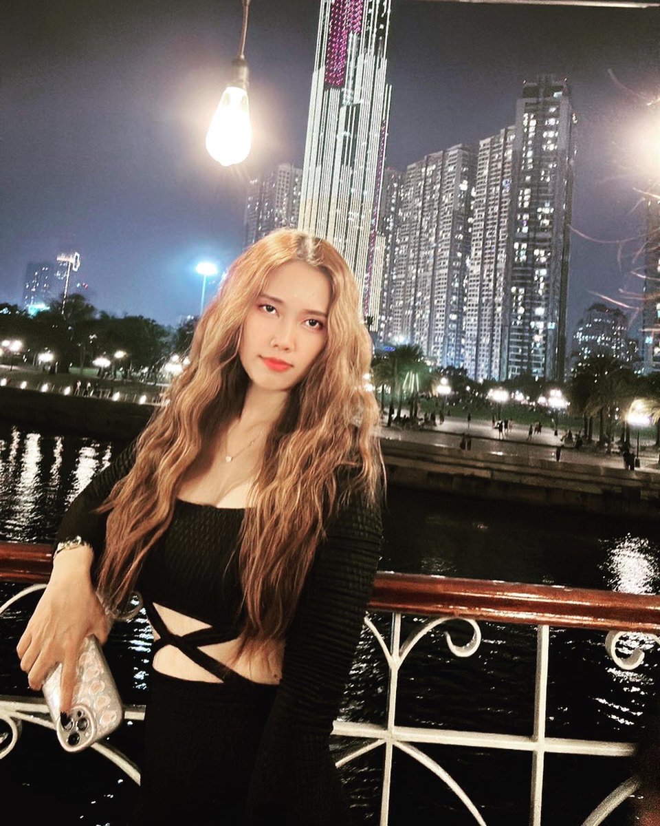 MissQ07567347's tweet photo. Sài Gòn và e 🥰
#windy
#Vietnam 
#enjoylife https://t.co/r8fmHwDviH