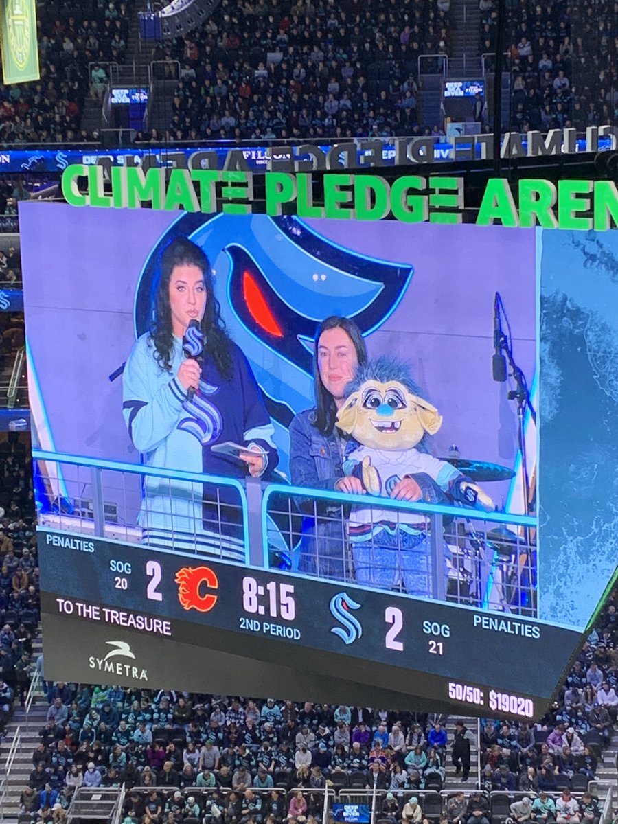 CirclingSports's tweet photo. Our friend @cosmicplague during one of the breaks during tonight’s @NHLFlames vs @SeattleKraken games!
#SeaKrake #SeattleKraken #Flames #CGYvsSEA #NHL #TheNextWave #FearTheDeep #KrakenHockey #CalgaryFlames https://t.co/TtyfCyS2HM