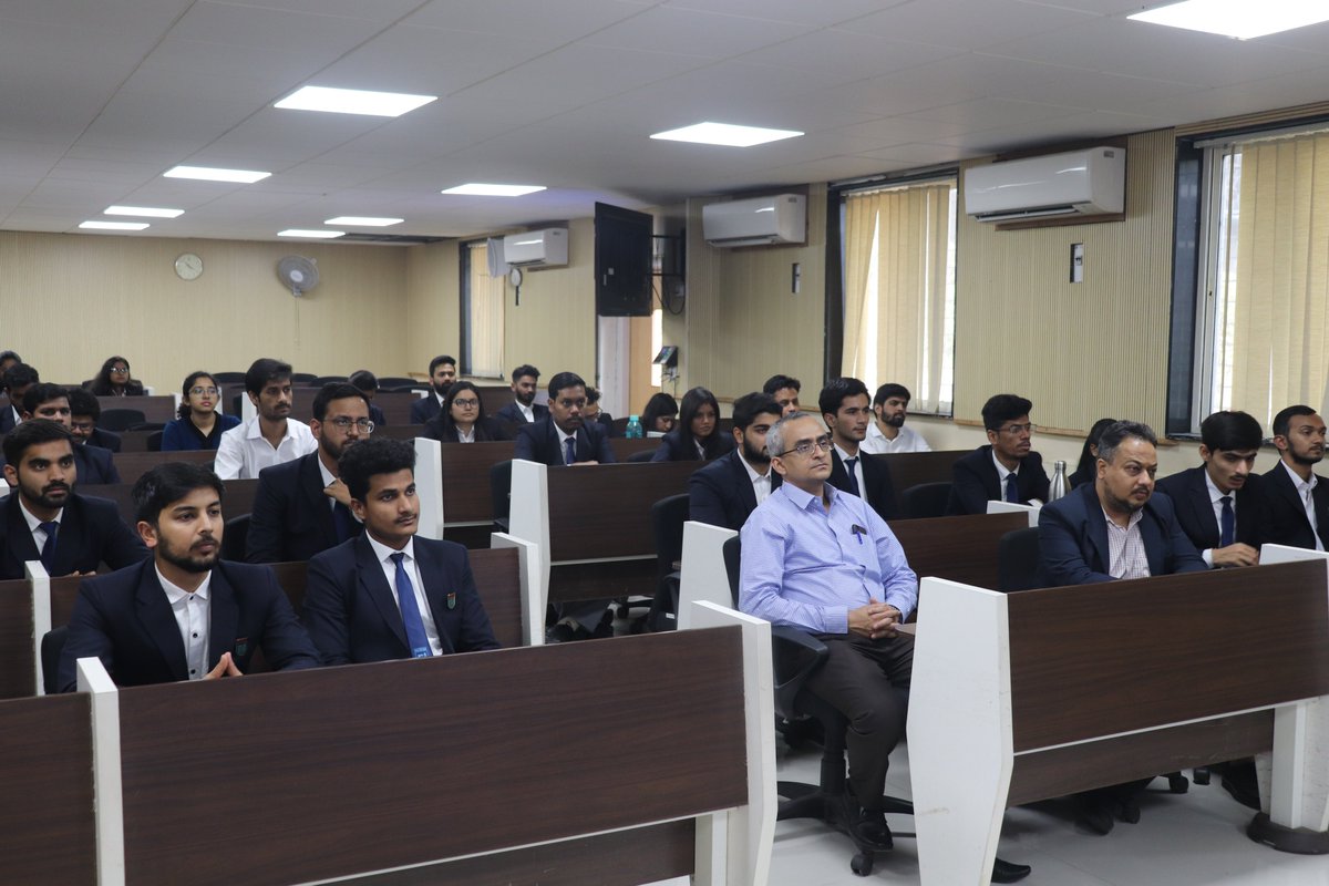 NISM_Official's tweet photo. An Interactive session was conducted for the students of 'NIBM Pune' on 'Careers in Securities Markets' by Ms. Shubhangi Chaturvedi, Sr. Assistant Manager, (NISM)

#nism #securitiesmarket #capitalmarkets #career #studentinteractions #students https://t.co/mFBtVxjowW