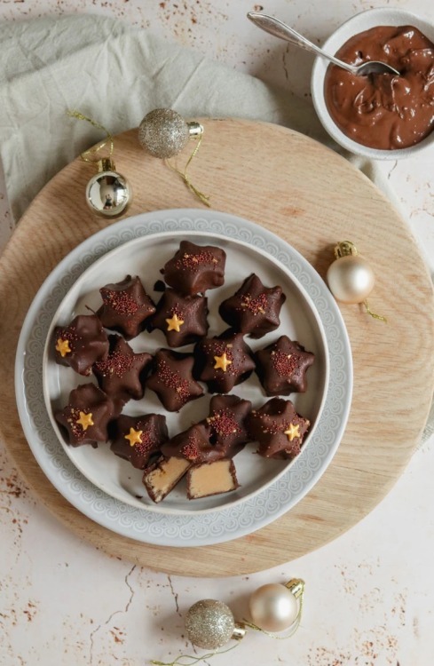 ThisMadisonT's tweet photo. Peanut Butter and Chocolate Stars #foodporn #retweet
@lifegoals4me https://t.co/g3NkBAMJej