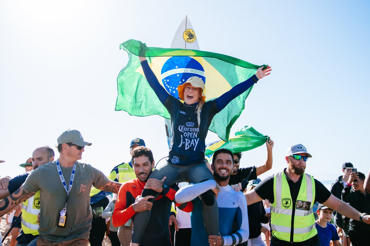 wsl's tweet photo. Best Moments from the #CoronaOpenJBay. 📸
#2022WSLMoments

@corona https://t.co/qBuBi9nkNw
