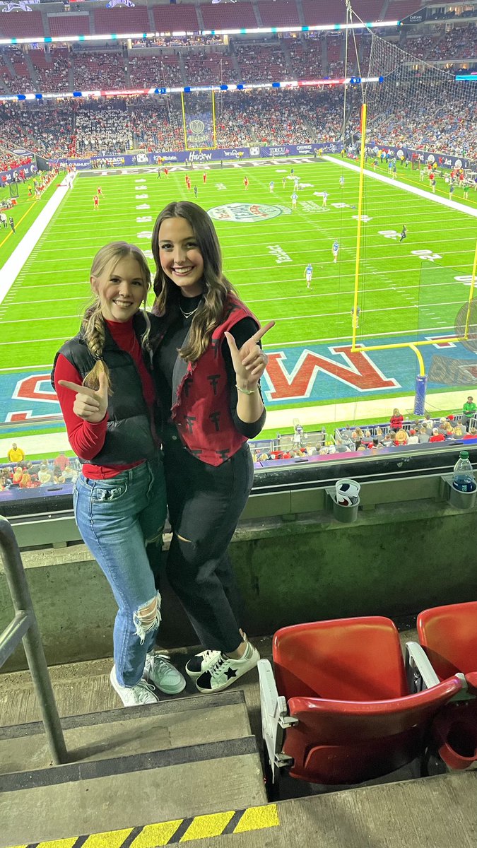 dickens_ally's tweet photo. #texasbowl 🎳🏈💃 https://t.co/4622s3tetP