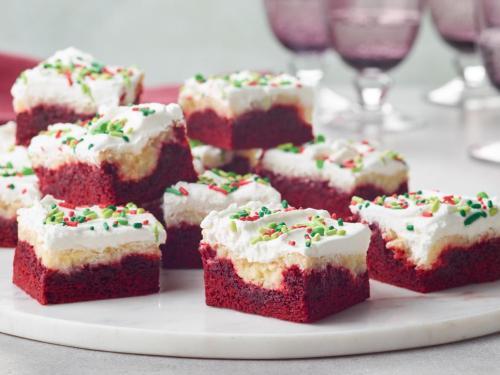 caleb_levy16's tweet photo. Red Velvet Ooey Gooey Bars
@lifegoals4me
 #food https://t.co/UgPm6gKRZU