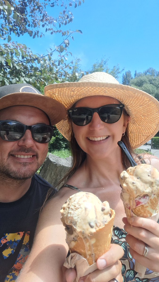 We may have had spag bol at our campsite in NZ for our Xmas dinner this year and it certainly didn't feel xmassy. But I made sure to get some treats in over the past few days!! 😋 😆 #travelbloggers #Foodie #sweettooth