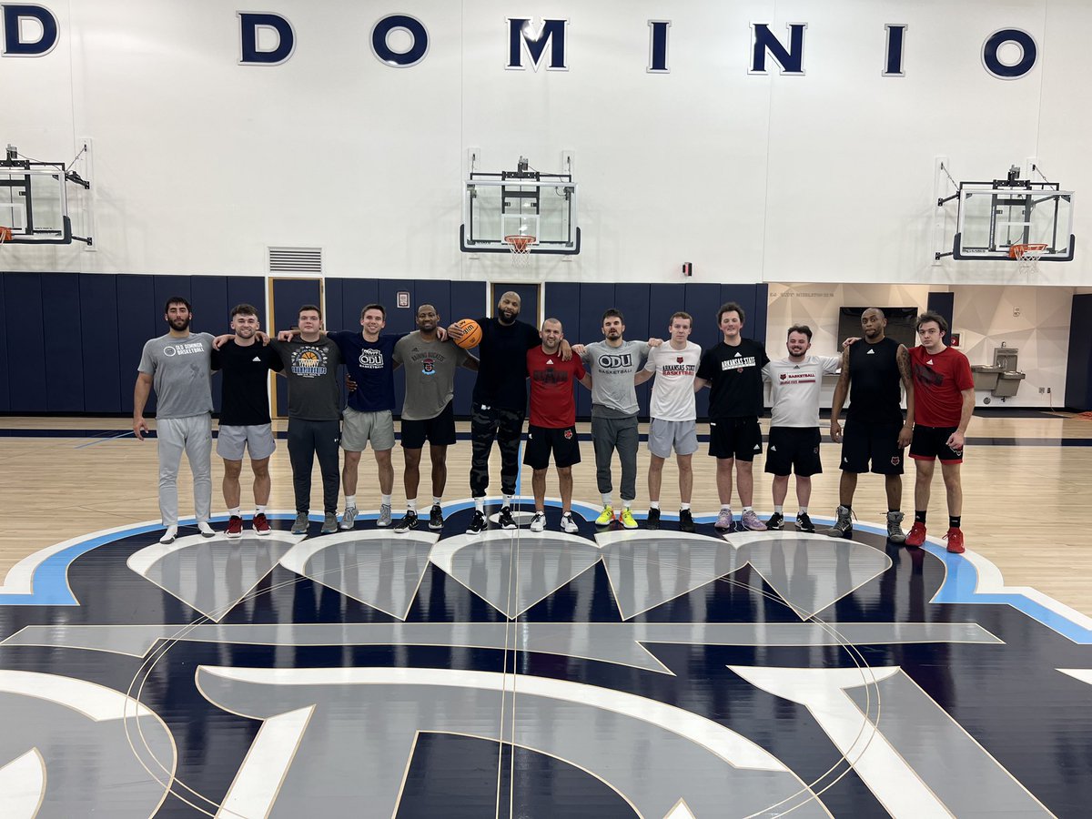 AStMBManagers's tweet photo. ROAD KILL!!
We start off our 22-23 manager game season grinding out a 72-70 win against a tough Old Dominion manager team @ManagerGames_ https://t.co/vZDC8Vd9SG