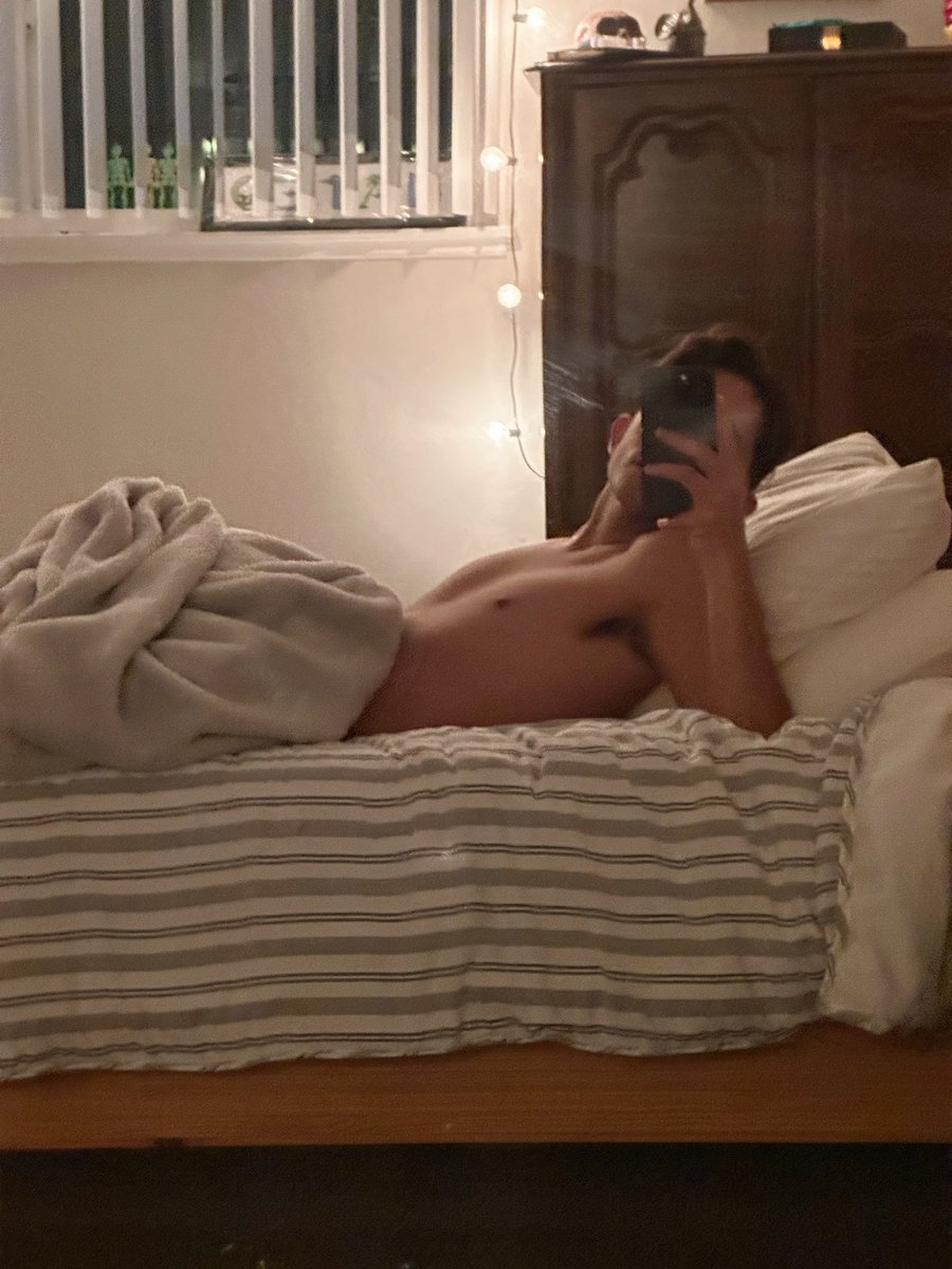 mateoantonio_'s tweet photo. bed so lonely with just me in it https://t.co/WlJzT8NwYC