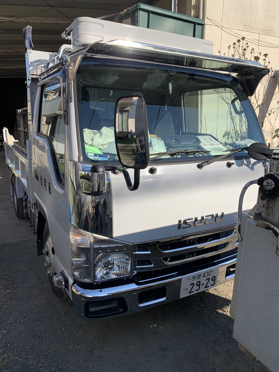 maaboo1127's tweet photo. 07エルフに当時物純正オプションバイザー https://t.co/rTLw6UmTe9