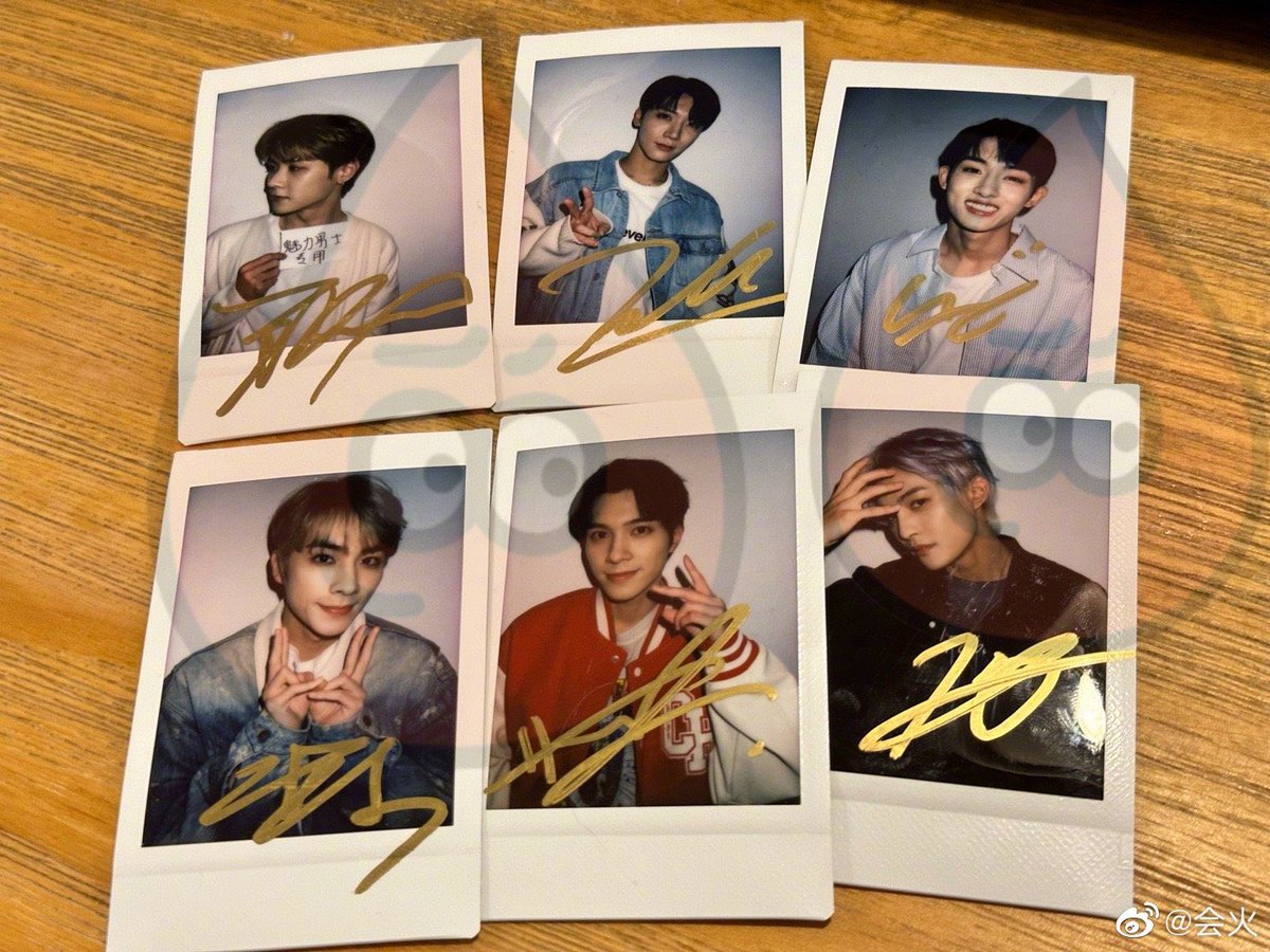 HENGC0RE's tweet photo. Hendery’s Signed Polaroid ❣️ https://t.co/7BztZaB3Vr