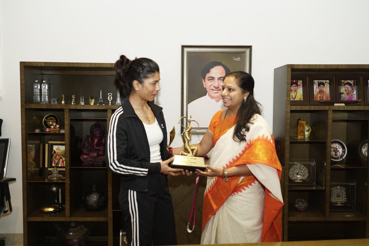 RaoKavitha's tweet photo. Met and honoured the Golden Girl of Telangana and India, Boxing Champion @nikhat_zareen 

We are so proud of her accomplishments and achievements. Wishing her all the very best for her future endeavours. https://t.co/KMaYhLWtur