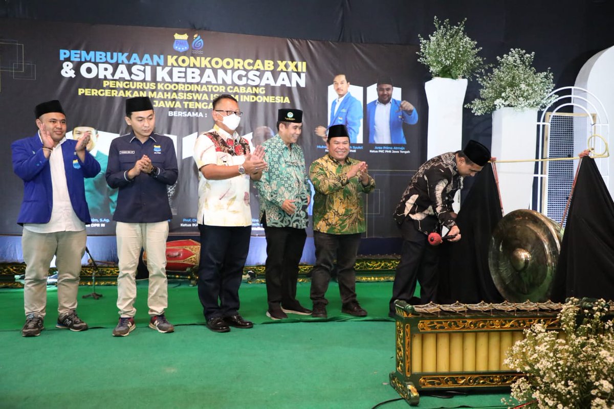 putra_v102's tweet photo. Salatiga - Gus Yasin Minta Kader Pergerakan Mahasiswa Muslim Indonesia (PMII) jadi Pelopor Gerakan Perubahan Untuk Generasi Emas 2045
#GusYasin #PanglimaSGN
#SantriGayengNusantara 
#WagubJateng #TajYasinMZ
@TajYasinMZ https://t.co/pAIKIcI3uy