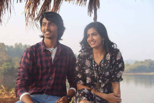 sunayanasuresh's tweet photo. #PadaviPoorva is a refreshing watch with an endearing story and good performances. Debutants @PruthviShamanur and @AnjaliiAnish lead a very talented ensemble. @HarryJasp kudos for a bringing to life such a heartwarming tale that entertains so well.  Don't miss this film. https://t.co/KSpEcmyR8D
