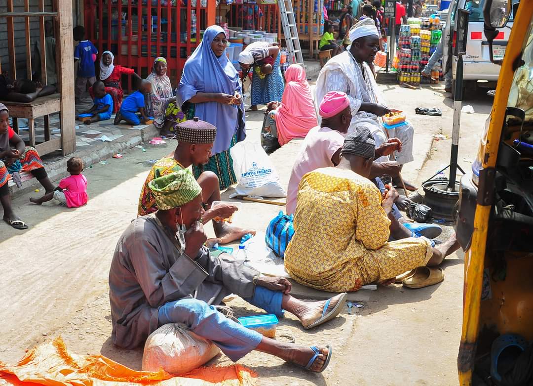 AdamaziFdn's tweet photo. Yesterday, Adamazi Foundation was privileged to put smiles on the faces of our "Special Friends" on the streets of Lagos and also to rekindle the fire of love in their hearts for there's no better way to show love than to give.

#charity #Christmas https://t.co/jFTXHN5IjK