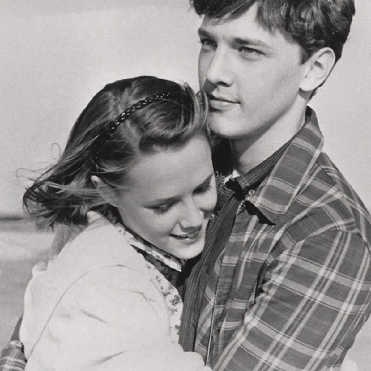 missezramay's tweet photo. Mary Stuart Masterson and Andrew McCarthy are reuniting in a film after 37 years and you donโt understand how much that means to me! ๐ฅน #HeavenHelpMe #IsleOfHope https://t.co/qSmpt1PB4o