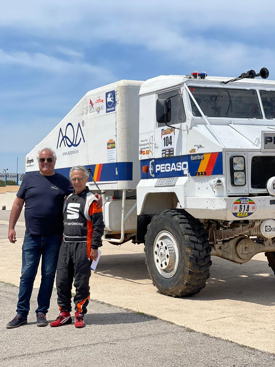 FabioMarchiMD's tweet photo. Lo que me enamora del Dakar es poder buscar historias así 👇
Bautista siempre deseó ir al Dakar pero prefirió centrarse en criar a sus hijas. Un día encontró por internet un camión que se usaba para el Rocío... ¡¡¡ERA EL PEGASO DE SALVADOR CAÑELLAS!!! 

https://t.co/lx0Ln03Ccw https://t.co/pcohpQIRsP