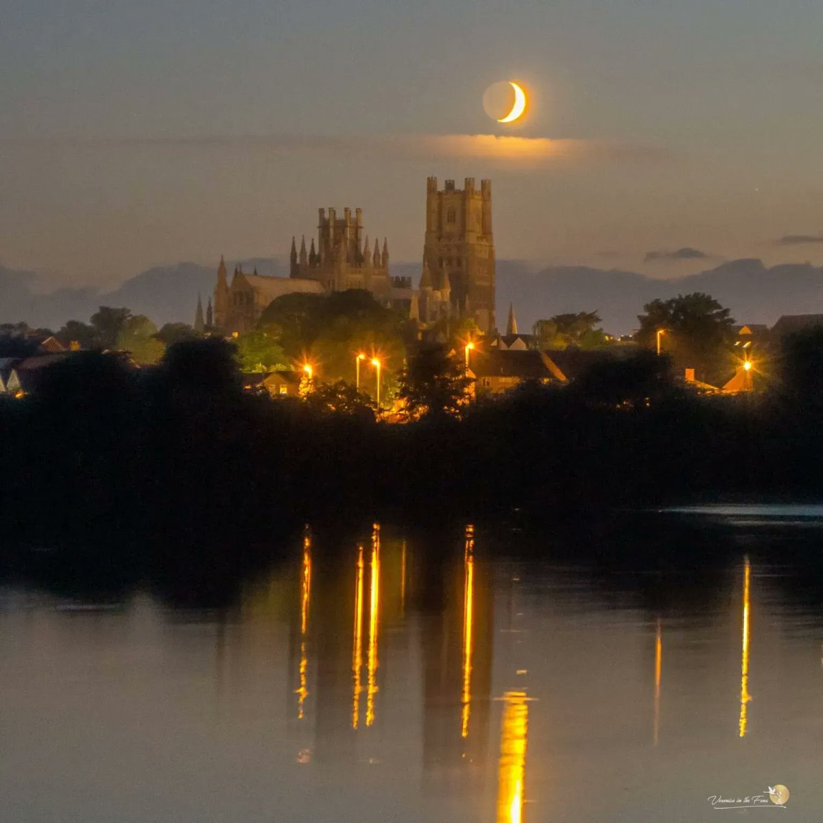 #StormHour tweet media