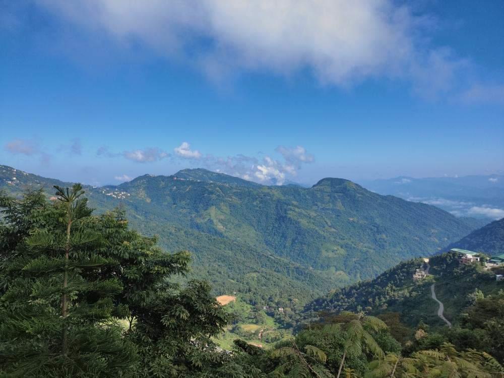 mizoraminsta's tweet photo. Khawi lai vel nge anih i hre thei em?
.
.
Pic credit 📷@rdchhakchhuak10
.
.
.
#hilly #hill #mountain #landscape #mizoram #mizoraminsta #northeastIndia #bluemountain #bluehill #season https://t.co/WSTf5z3299