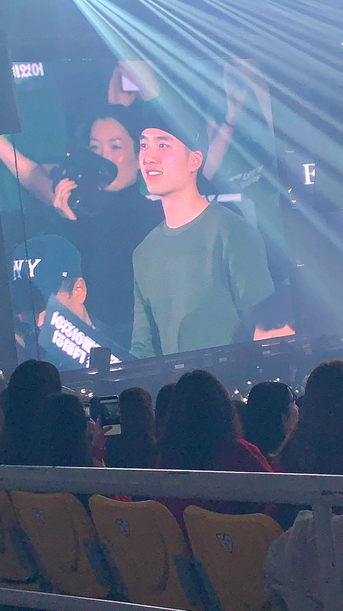 L0v3exo's tweet photo. Let me experience this again 😭 
My #EXplOrationDOT anniversary 

@weareoneEXO please make a world tour again, soon 🥹 https://t.co/EwoA0XN833