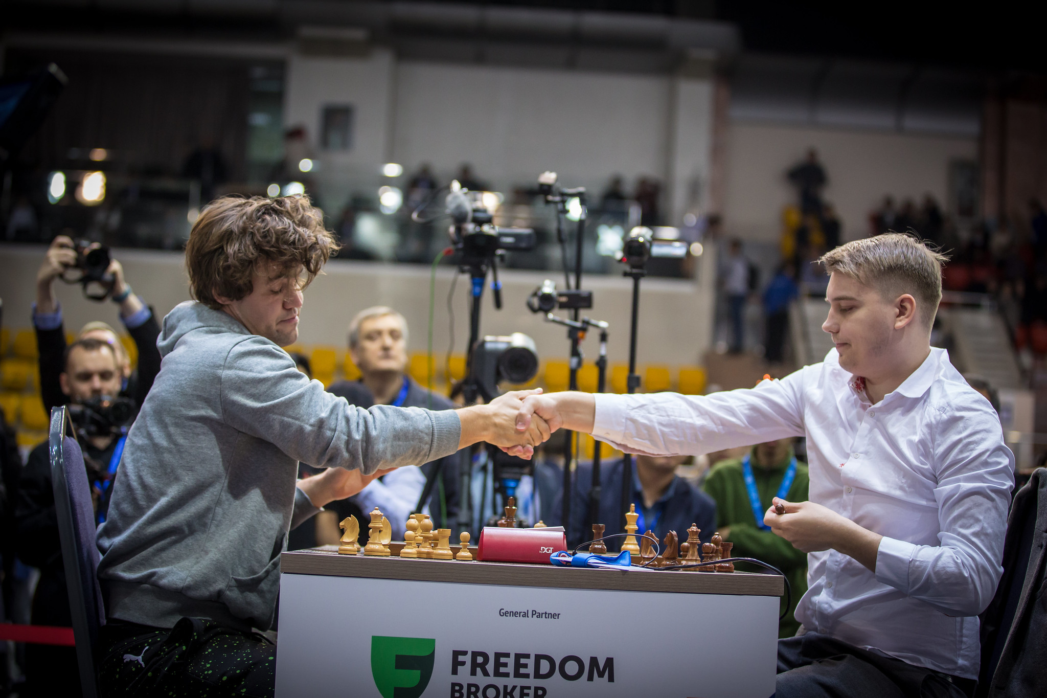 Chess: Carlsen outwits teenagers at World Cup as Russians fail