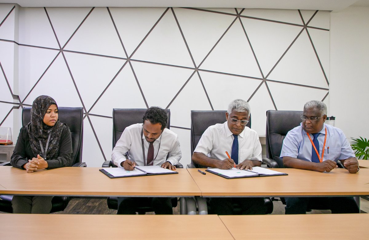 SmartCommv's tweet image. We have signed an agreement with Dhiraagu, for the installation and operation of rooftop towers in Hiyaa Tower 2 and 3. With these cellular towers, the mobile coverage in Hiyaa area will be improved! @Dhiraagu  #smartcities #enablingconnectedcommunities