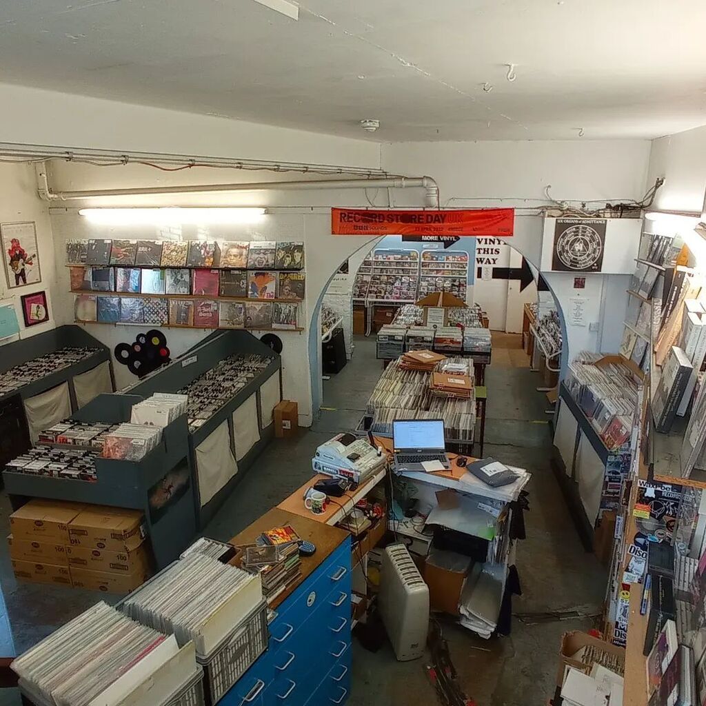 beatdownncl's tweet photo. Ready for another day! We're open until 5. #recordshop #recordstore #vinyl #vinylcollection #vinylporn #recordcollection #recordcollector #indie #indiemusic #rock #rockmusic #powermetal #metalhead #metalmusic #housemusic #jazz #blues #hardcore #independe… https://t.co/oYqKqJAgyy https://t.co/hLWDWFEEc4