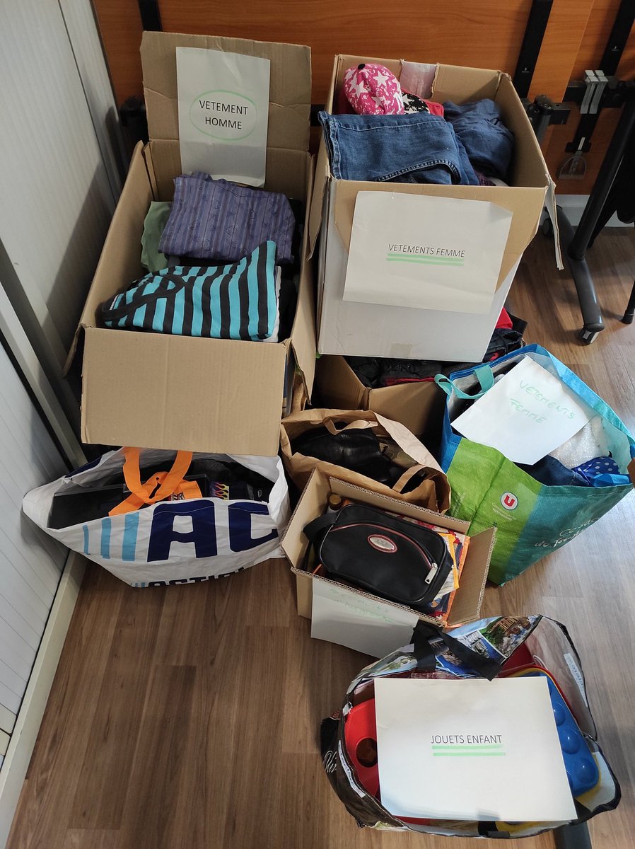 #Poleemploi Saint Jean de Braye a collecté tout le mois de décembre des vêtements, des jouets et des produits d'hygiène à destination des plus fragiles. Ils seront donnés au <a href="/SecoursPop/">Secours populaire</a> et à la Fondation Val de Loire (MECS Anjorrant) 
#solidarite #dons #NOEL2022