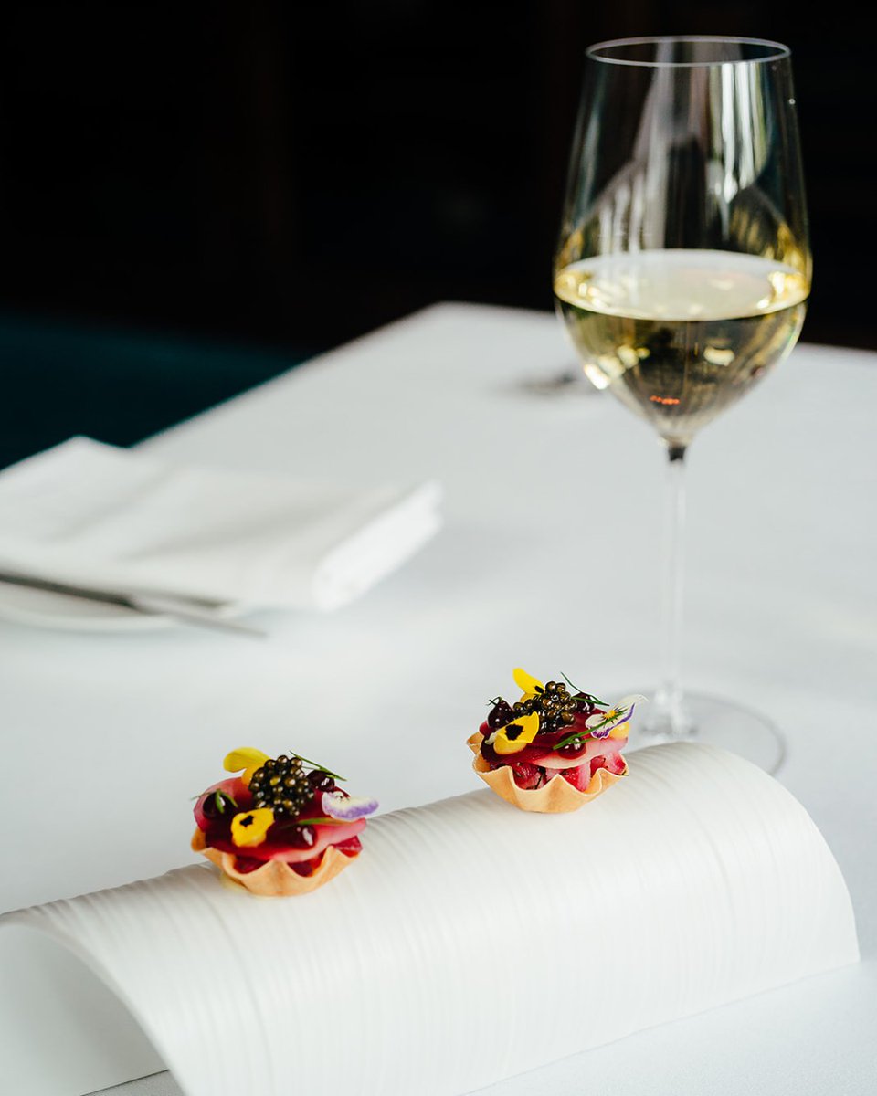 PennyhillPark's tweet photo. Beetroot and smoked eel tart, with horseradish and Kaluga caviar, perfect as part of our wine discovery menu. Available to book from the link in our bio 🍽️ 🍷 

#latymer #latymerrestaurant #pennyhillpark #surrey #michelinstar #stevesmith #surreyfoodguide #surrey #discoverymenu https://t.co/lv9BZKM5Rv