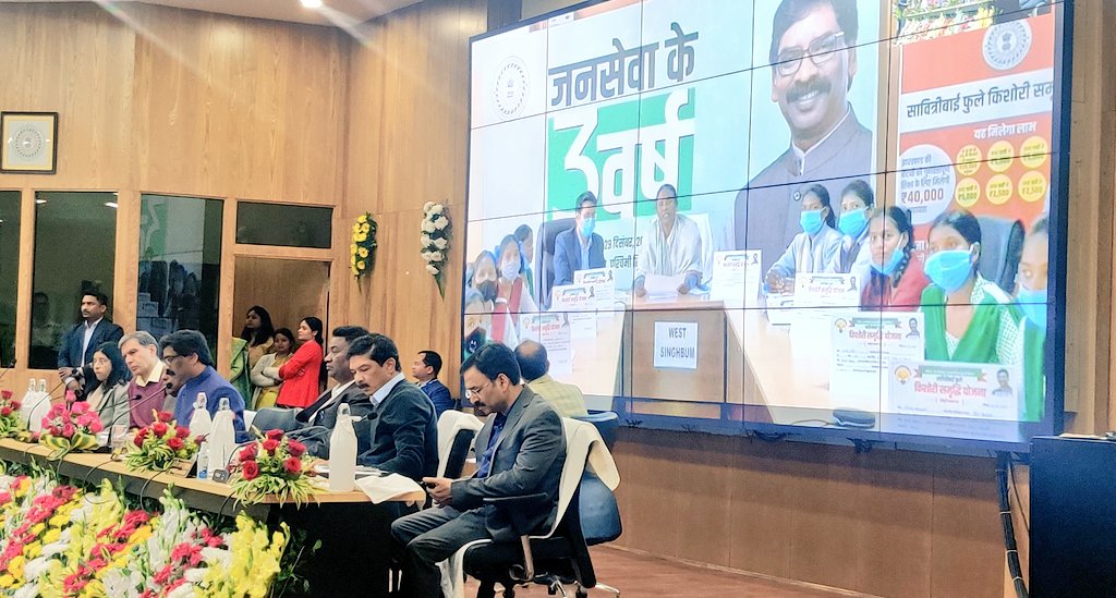 सरकार के 3 वर्ष पूरे होने पर हेमंत सोरेन ने राज्यवासियों को दिए कई सौगात, किसान, बेटियां, प्री-मैट्रिक छात्र-छात्राओं सहित इन्हें मिलेगा लाभ - On completion of 3 years of the government, Hemant Soren gave many gifts to the people of the state, including farmers, daughters, pre-matric students, they will get benefits