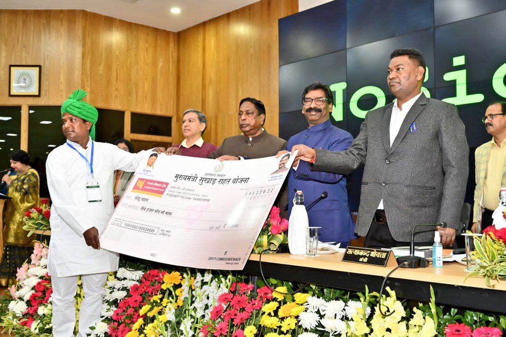 सरकार के 3 वर्ष पूरे होने पर हेमंत सोरेन ने राज्यवासियों को दिए कई सौगात, किसान, बेटियां, प्री-मैट्रिक छात्र-छात्राओं सहित इन्हें मिलेगा लाभ - On completion of 3 years of the government, Hemant Soren gave many gifts to the people of the state, including farmers, daughters, pre-matric students, they will get benefits