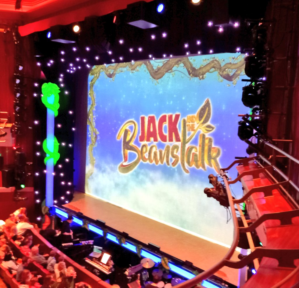 Beautiful time yesterday @NorwichTheatre. Jack and the Beanstalk is laugh out loud funny, with great songs, superb script and brilliant performances. @joetracini, @DickyGauntlett and @Amandahendrson were hilarious. Totally a 5⭐️ show.