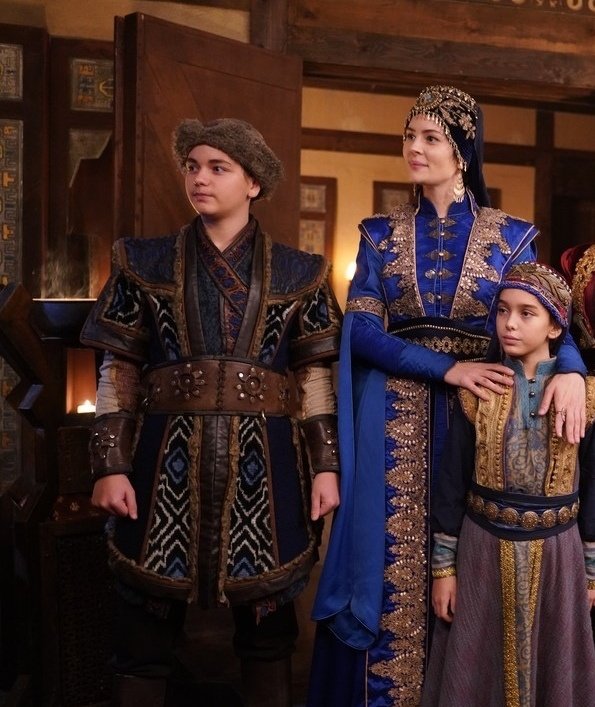 #DevletAnaMalhunSultan 15,3K
#DevletAnaDevletOğul 15B
etiketleri twitter gündeminde...💥

#KuruluşOsman #YıldızÇağrıAtiksoy