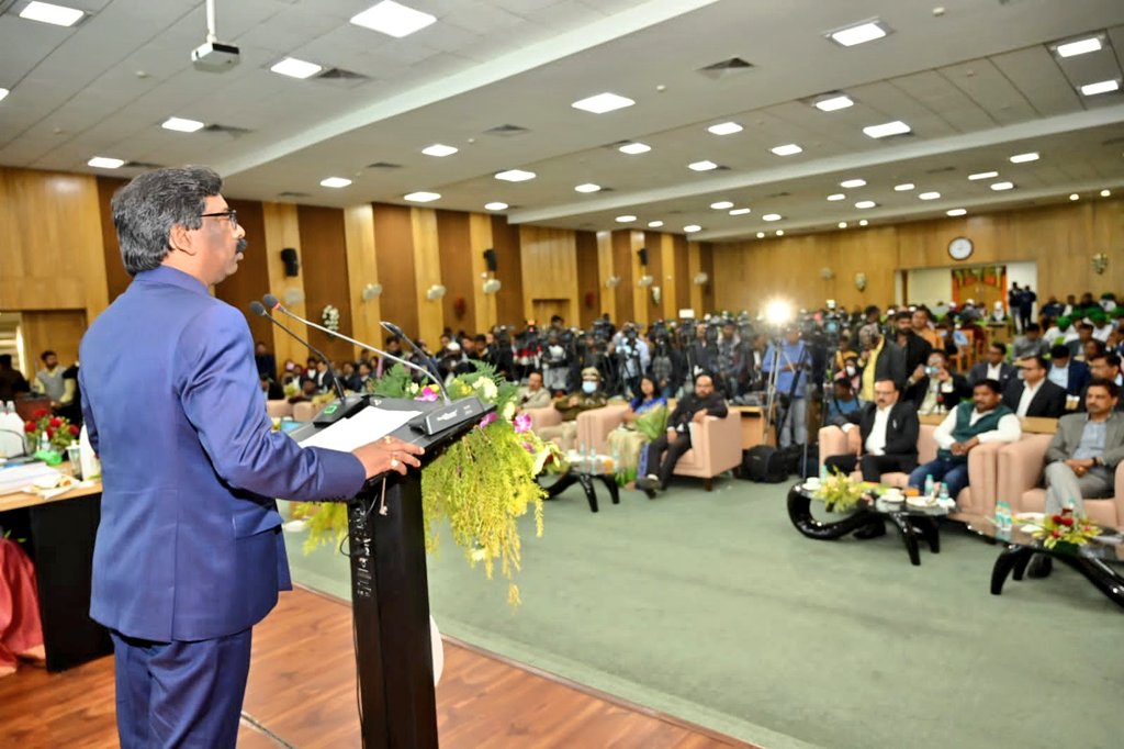 सरकार के 3 वर्ष पूरे होने पर हेमंत सोरेन ने राज्यवासियों को दिए कई सौगात, किसान, बेटियां, प्री-मैट्रिक छात्र-छात्राओं सहित इन्हें मिलेगा लाभ - On completion of 3 years of the government, Hemant Soren gave many gifts to the people of the state, including farmers, daughters, pre-matric students, they will get benefits