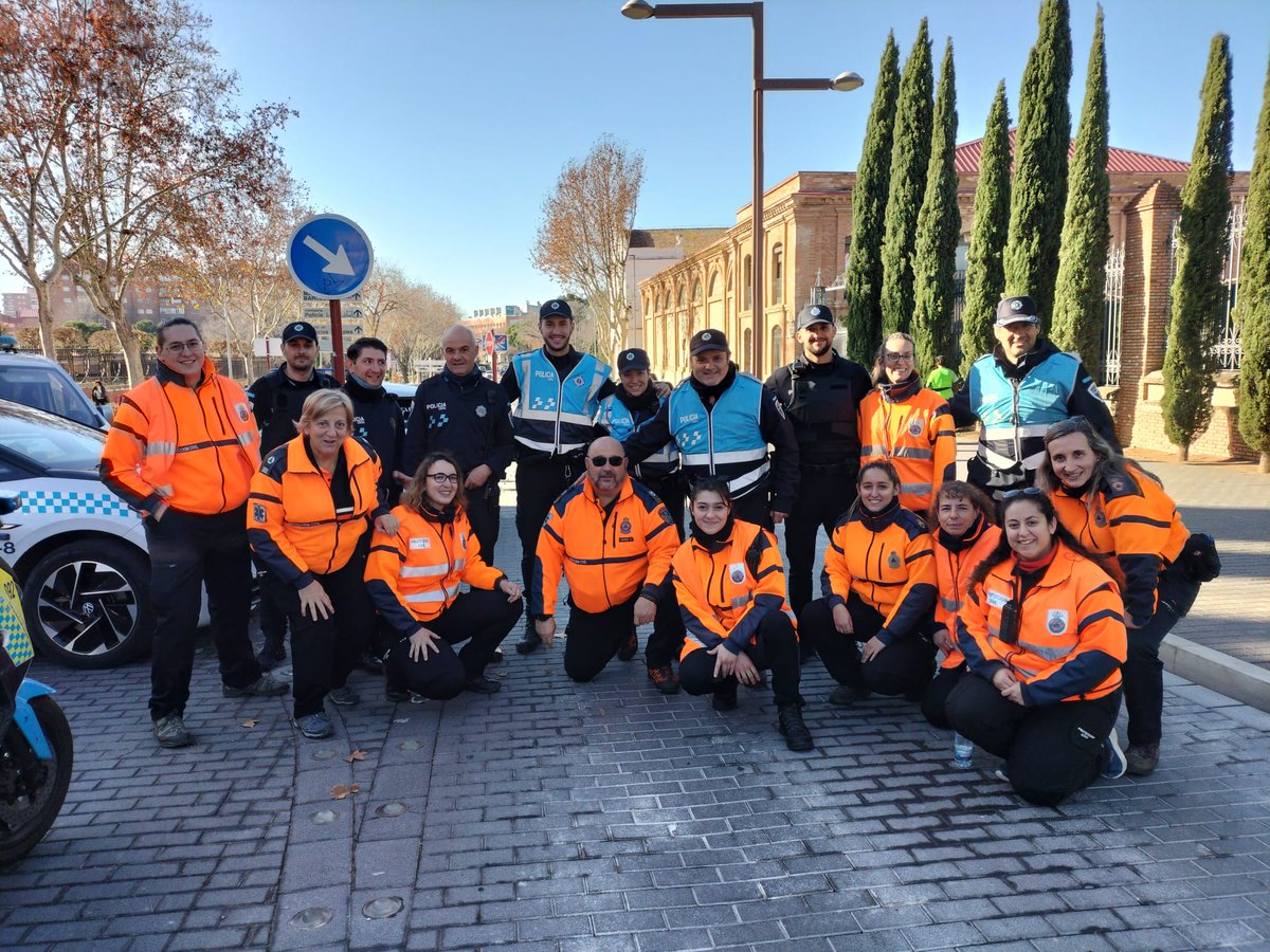 Solo los grandes partidos se ganan con el mejor equipo. GRACIAS POR ESTAR AHÍ UN AÑO MAS Y QUE SEAN MUCHOS MÁS.

Por seguir trabajando codo con codo para mejorar cada día, servicio tras servicio. Compañeros, juntos somos mejores 💪🏼
🚑🚓🚨

<a href="/PoliciaLocalGU/">Policía Local de Guadalajara</a>