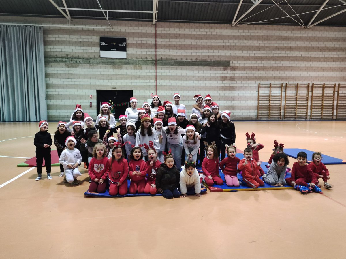 ConcelloCurtis's tweet photo. ⛸🤸🏻‍♀️A semana pasada realizamos unha xornada de portas abertas das Escolas Deportivas Municipais de patinaxe e xinmasia artística onde os máis pequenos demostraron todas as súas dotes nestes campos. 

🥳Parabéns a todxs e felices festas! 

#concellodecurtis #nadal #deporte https://t.co/nzNsnoj1UN
