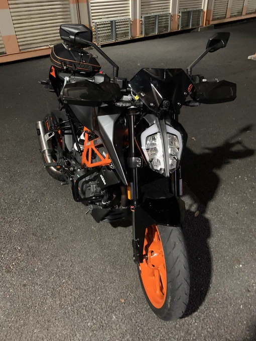 バッキバキのフライスクリーンをいい加減に新調した。納期来年って言ってたのが今年中に来たわあ。 