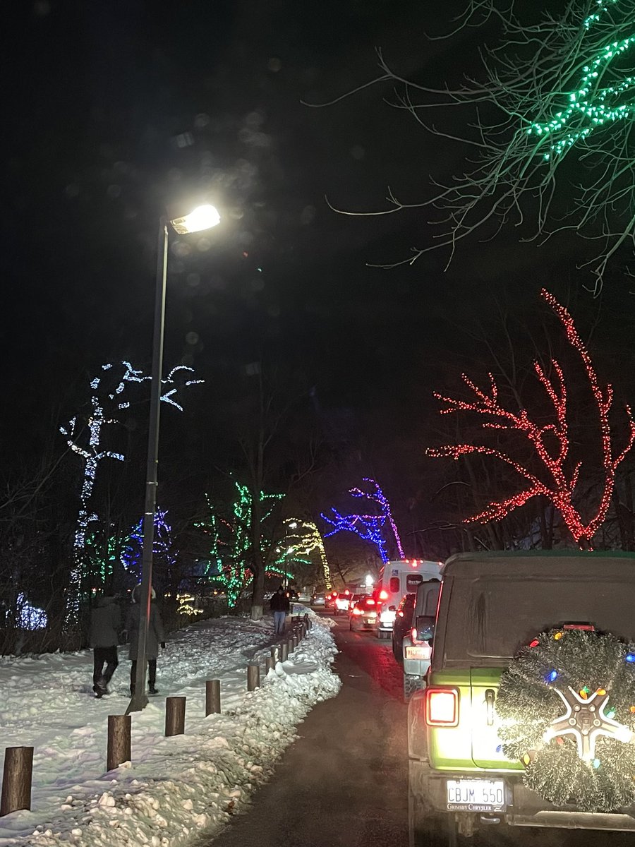 niagarareajeepc's tweet photo. A great run through the Festival of Lights in Niagara Falls last night 🎄 #NAJC https://t.co/PIKCMEzh4N