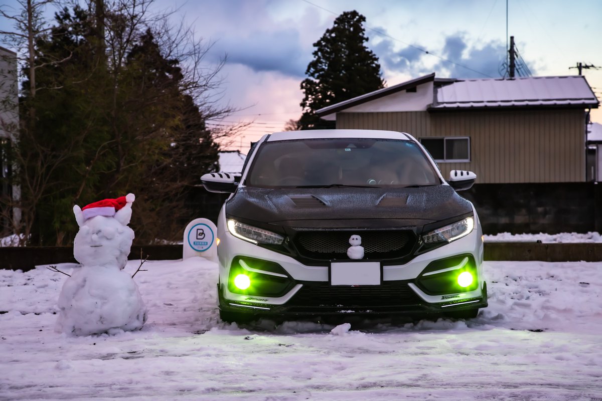 fk_camera's tweet photo. そういえば雪だるま作った（作ったのは知り合い）ので記念にスリーショット⛄⛄🚗
#FKlibrary https://t.co/tAzSyBoxpI