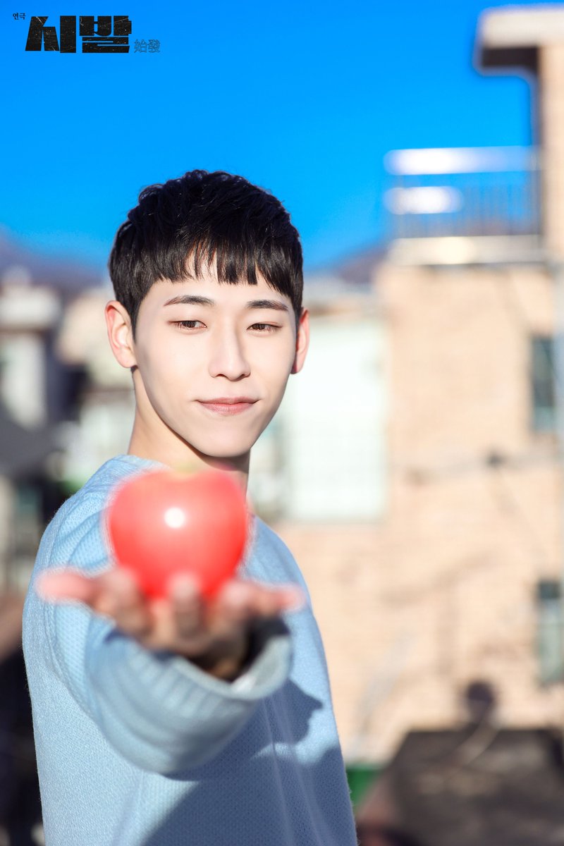 start20230119's tweet photo. [#시발] 🍎 캐릭터 포스��� #추가컷 공개

김서준 ㅣ #김건후
이예성 ㅣ #민인기
-
연극 <시발>
2023.01.19 ~ 01.22
나온씨어터 https://t.co/PzrOPiv4Xu