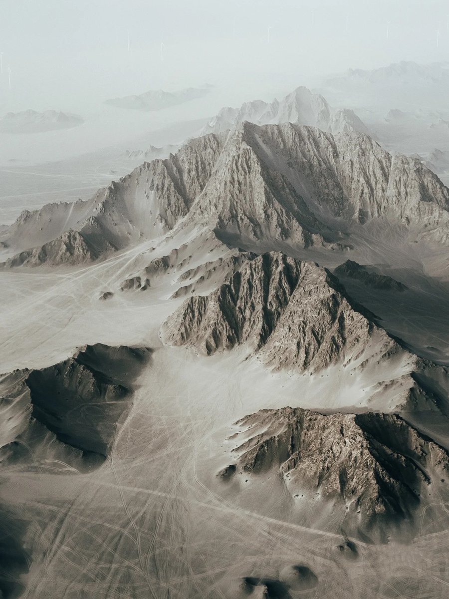China_Up_Close's tweet photo. The atmospheric scenery of #Yardang landform of Heidu #mountain in northwest China's #Qinghai.
Lone and mysterious, it's a place of gray and black hills covered with dark sand and gravel, making it the "#Moon on #Earth." https://t.co/mNOz7VnLMg