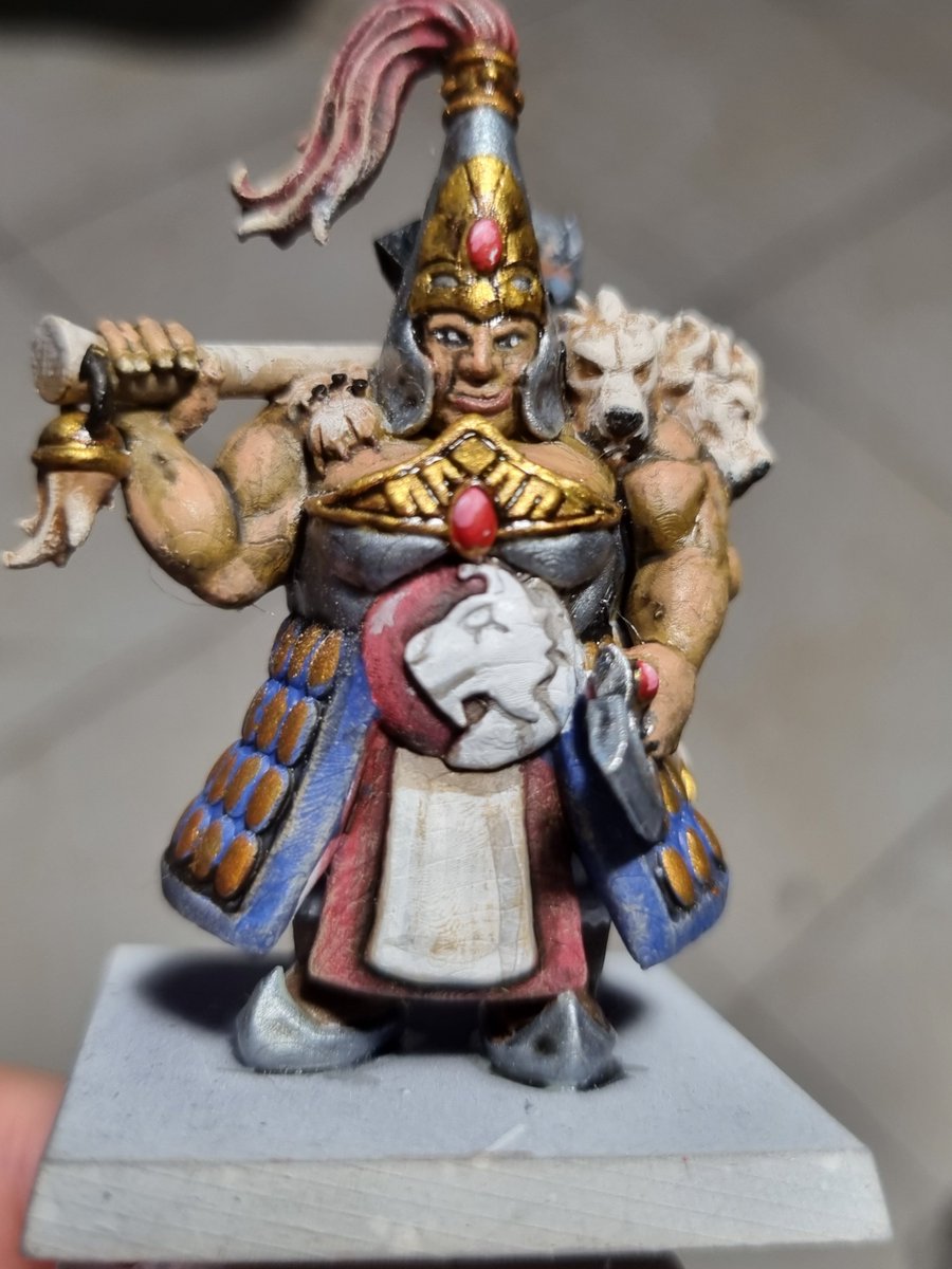 Only an ogre of culture 
can make it in the elven realms.
She may not grasp the stuble nuances of fine dining, but she more than makes up for it in enthusiasm 
Shazareg Druki-Cleaver is yours to hire in the mercenary minis jan pack
#miniatures #ogre