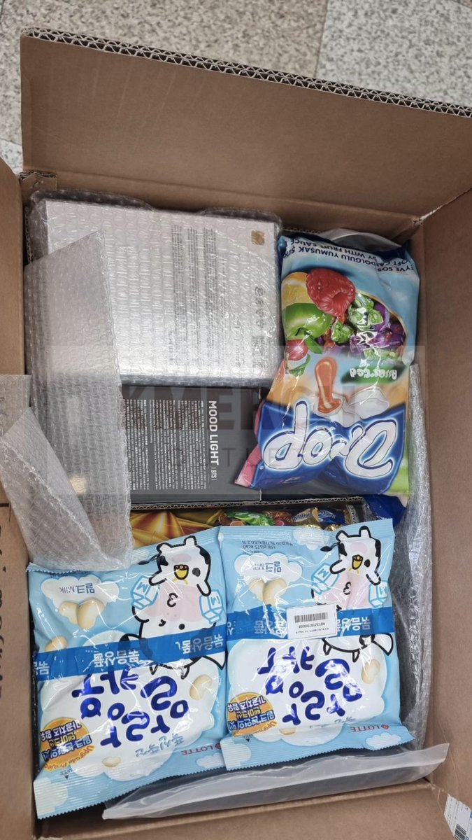 KMerchOutlet's tweet photo. 📣#KMerchOutletUpdates 

Box 6 is now closed and will be picked up tomorrow😊

Next shipout will be on Jan 4 accd. to cargo.

Thank you all for the trust💗 https://t.co/J4LlHzI8Wv