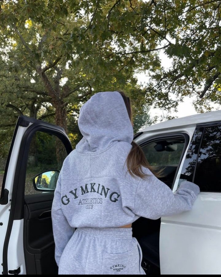 Dmertz112's tweet photo. Weather tracksuit 🤍 https://t.co/eYEBGRGm4l