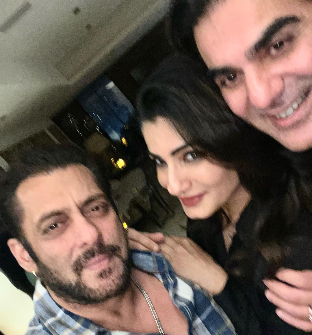sonudub47749189's tweet photo. #SalmanKhan #raveenatandon #arbaazkhan #Afeefa @BeingSalmanKhan @TandonRaveena @arbaazSkhan https://t.co/RNnjsMVWxN