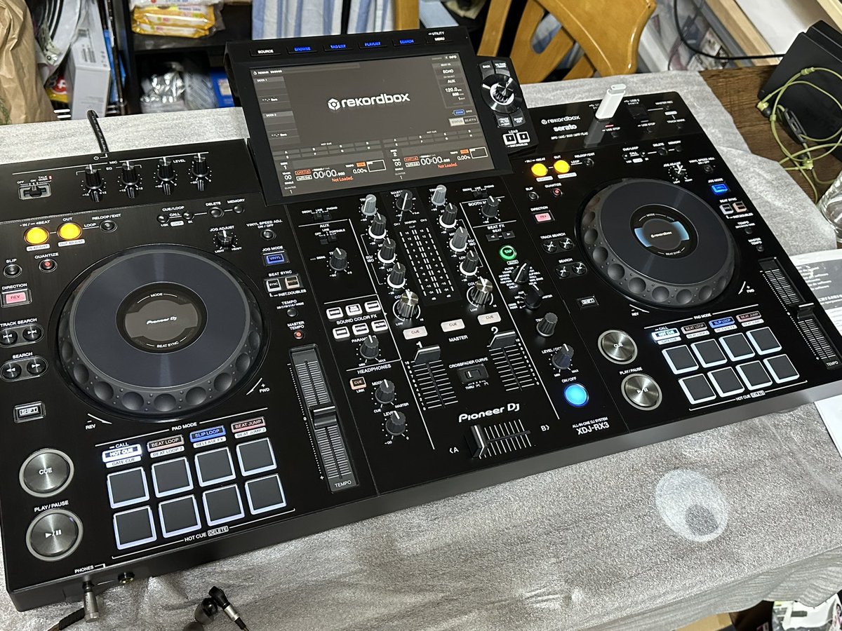 やったー！
ついに届いたぞー！
一生懸命勉強するぞー！
 #Pioneerdj  #初心者  #dj  #XDJRX3