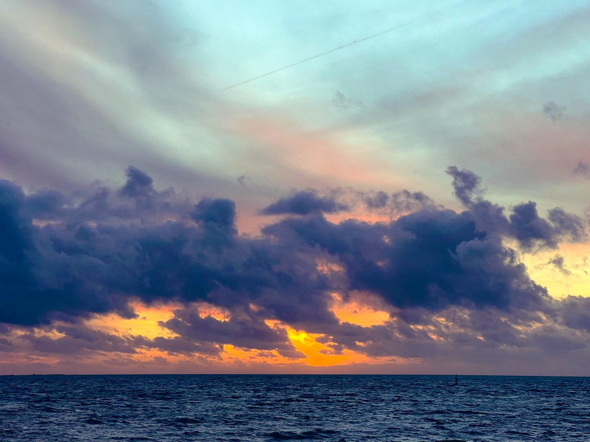 SalehBeela's tweet photo. Le Cabellou #sunsetphotography https://t.co/jK75NCybJe