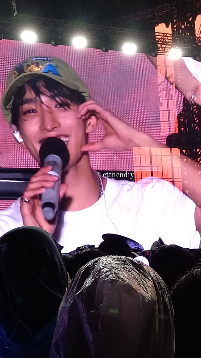 cttncndiy's tweet photo. last night, thank youuu 🥺🥺🫶🏻🫶🏻
#BETHESUNinJKT https://t.co/cqf0xYCheR