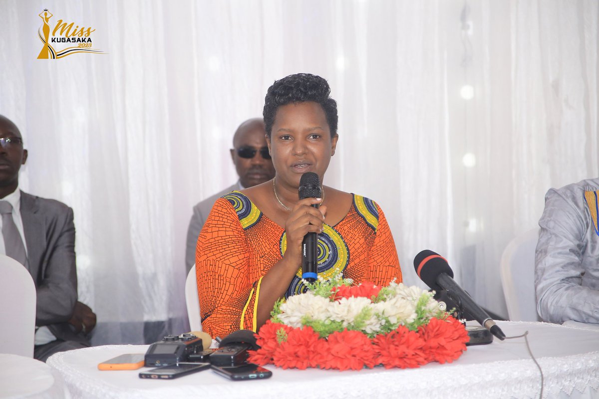 MKugasaka's tweet photo. Revenons en image d'hier sur le forum entre @OmbudsmanBI ( Marraine de notre évènement) et les filles de @NgoziProvince.
Parmi ses Propos,Elle a promis la Création d'une entreprise Kugasaka Business Company dont les membres seront les Miss et autres jeunes. https://t.co/tKHmwBqrVv