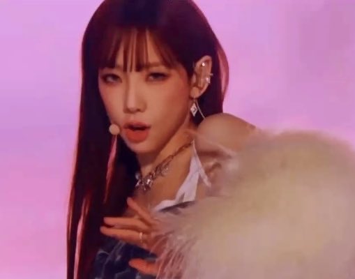 taeyeonIooks's tweet image. taeyeon is insanely pretty