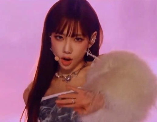 taeyeonIooks's tweet image. taeyeon is insanely pretty