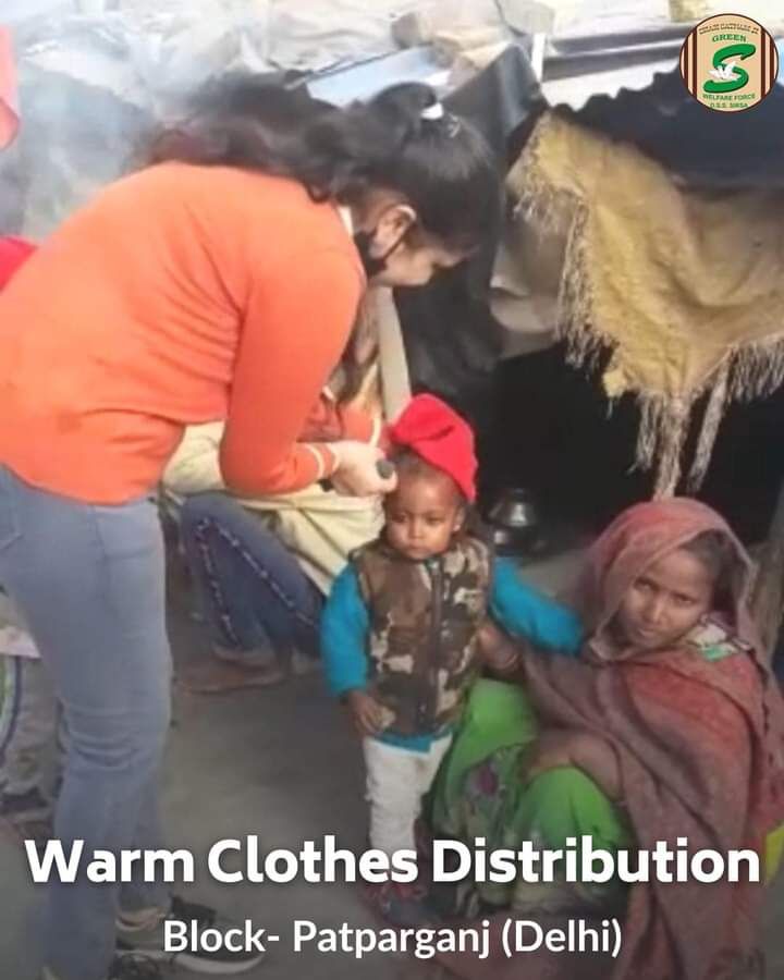 InsaanRani's tweet photo. As winter has increased so much Dera Sacha Sauda is giving warm clothes to poor people who can’t afford it and this inspiration is because of Saint @Gurmeetramrahim ji Insan. A cloth bank is there for people who can’t afford #WinterCare to protect them from winter. https://t.co/YQhV0Rb9oA