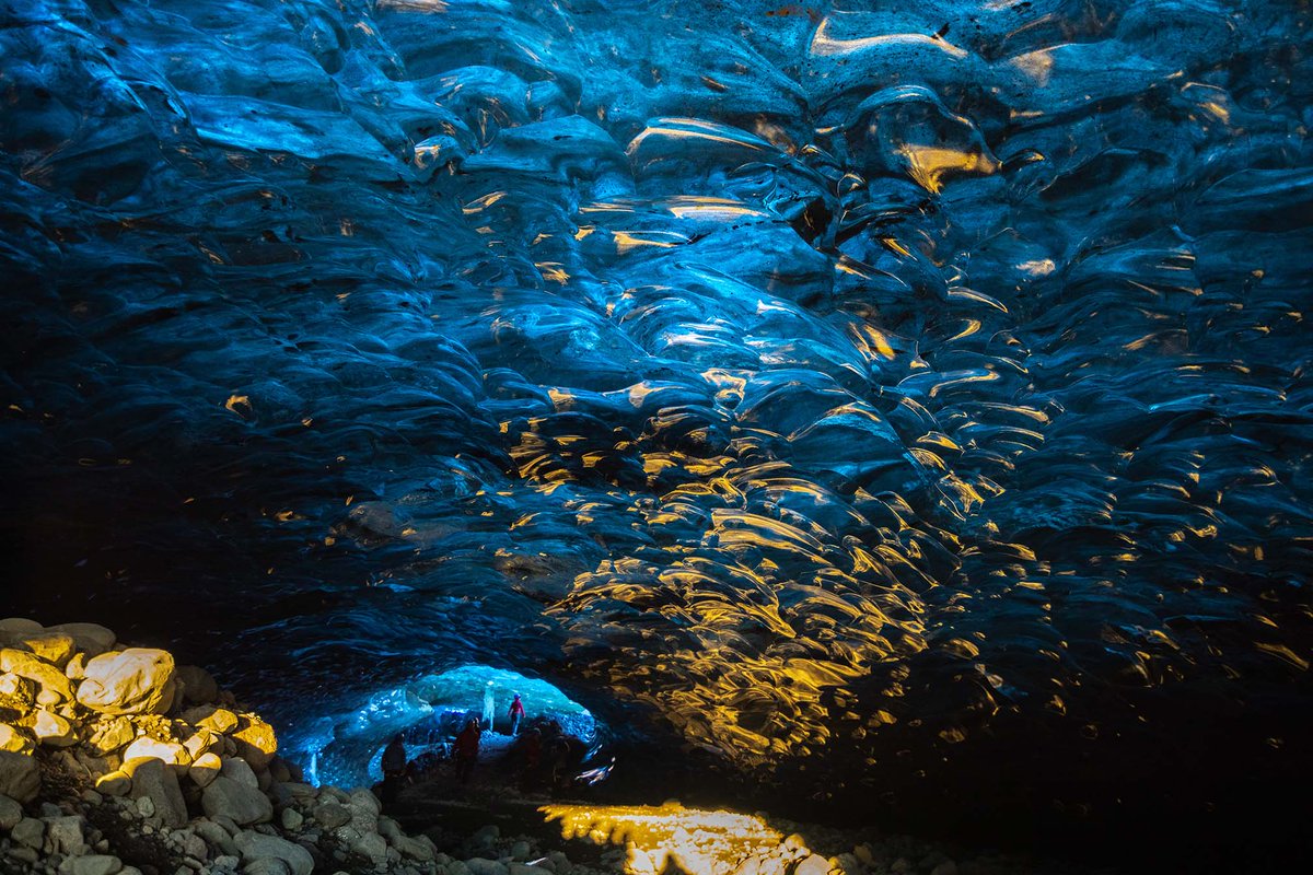 Throwback to last year's trip to Iceland
wholewidenworld.com/stories/ice-ca…

#Iceland #icecave #Travel
